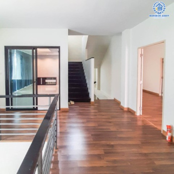 *****บ้านเดี่ยวมือสองย่านนนทบุรี ม.เวอรีเดียน ราชพฤกษ์ หลังมุม เนื้อที่กว้าง 51 ตร.ว. ฟังก์ชัน 4 ห้องนอน 4 ห้องน้ำ ที่จอดรถ 2 คัน บ้านเดี่ยวสไตล์โฮมออฟฟิศ ต่อเติมครบมีห้องประชุมแบบเก็บเสียง บนสุดยอดทำเล เพียง 2 นาทีถึงรถไฟฟ้าสายสีม่วง "สถานีบางรักน้อยท่าอิฐ" ใกล้จุดขึ้นทางด่วน "งามวงศ์วาน"